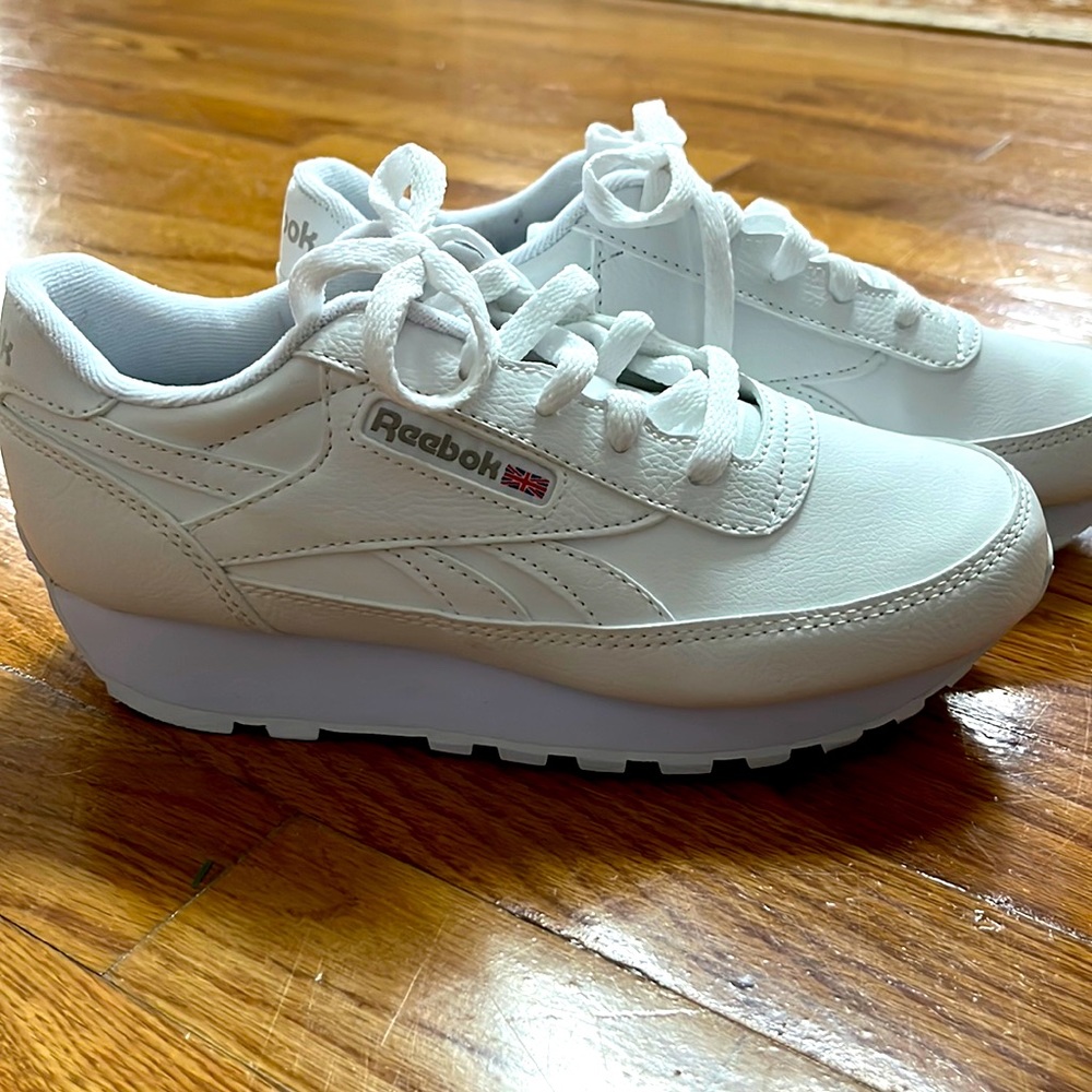 Brand new without box Women’s Reebok Classic Renaissance Sneakers size 5 1/2